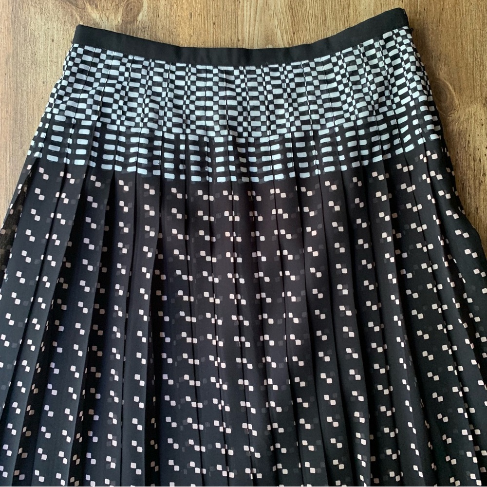 Club Monaco Pleated Midi Skirt Size 00 Black White Geometric Print - Picture 4 of 9